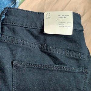 Universal thread NWT Black skinny jeans